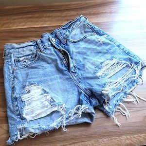 Distressed Highwaisted Denim Mom Shorts size 4 *